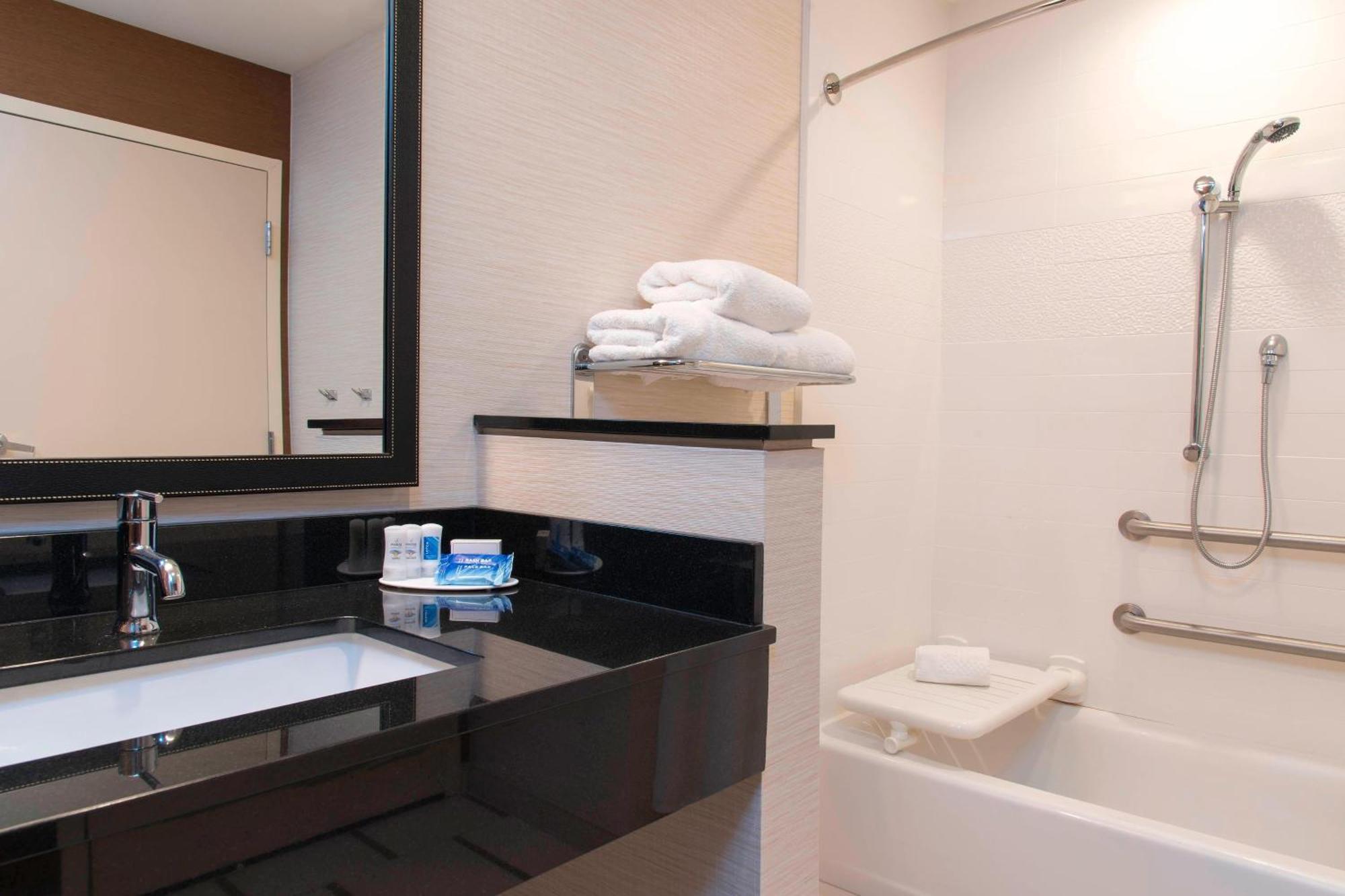 Fairfield Inn & Suites By Marriott Jackson Клинтон Экстерьер фото