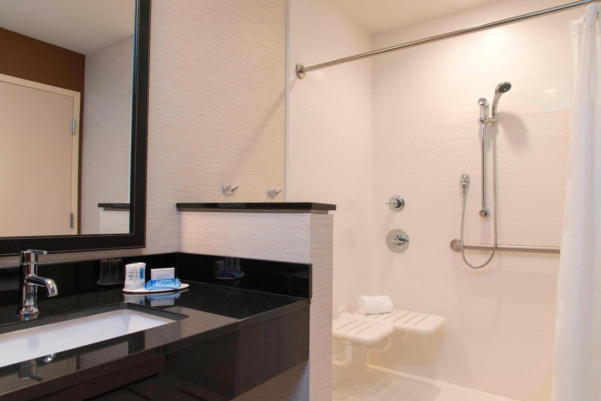 Fairfield Inn & Suites By Marriott Jackson Клинтон Экстерьер фото