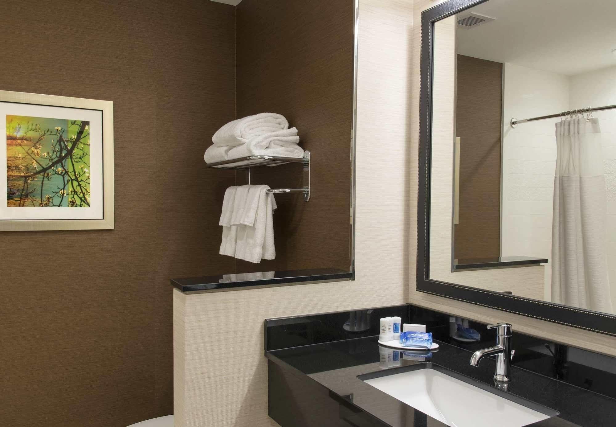 Fairfield Inn & Suites By Marriott Jackson Клинтон Экстерьер фото